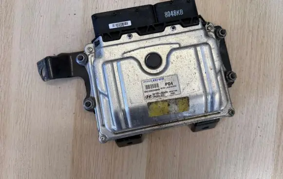 Hyundai i30 Engine control unit/module 3919904AC0