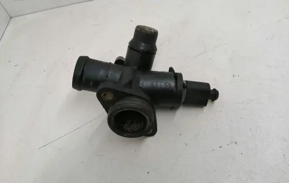 Volkswagen PASSAT B6 Engine coolant pipe/hose 06D121133A 06D121133