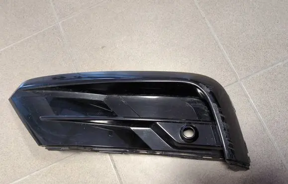 Volkswagen Tiguan Front bumper lower grill 5NA853665D