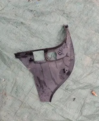 BMW 1 E81 E87 Foot area side trim 7058133 11242010 107004