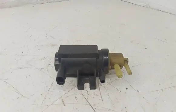 Mercedes-Benz C W204 Vacuum valve A0071531428 09T239 70078203