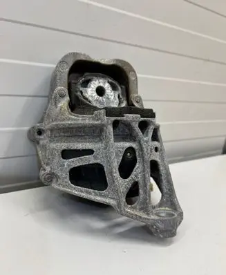 Audi Q7 4M Engine mount bracket 4m0199371FE