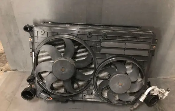 Volkswagen PASSAT B7 Radiator set 1K0121251L 1K0145803 1K0121205G