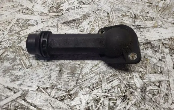Volkswagen PASSAT B5 Thermostat/thermostat housing 06B121121
