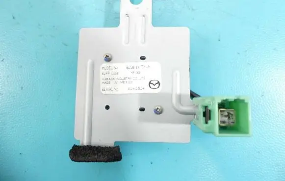 Mazda 3 III Radio antenna BJ5866DY0A IMPRK1120499
