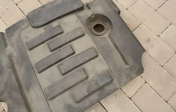 Land Rover Discovery 3 - LR3 Engine cover (trim) LBH500290
