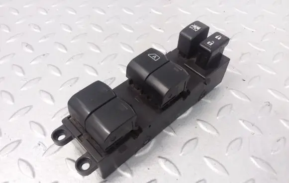 Nissan Tiida C11 Electric window control switch 25401EL30A