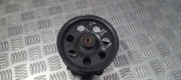 Ford Focus Power steering pump RM1M5J XUPH11H1420