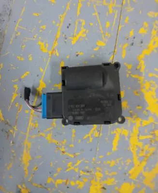 Audi A6 S6 C6 4F A/C air flow flap actuator/motor 0132801359