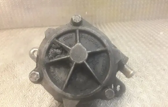BMW 7 E38 Vacuum pump 2246126
