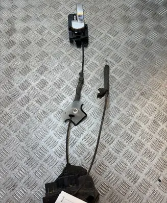 Nissan Qashqai Front door lock 
