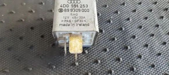 Volkswagen PASSAT B5.5 Other relay 4D0951253 899309000