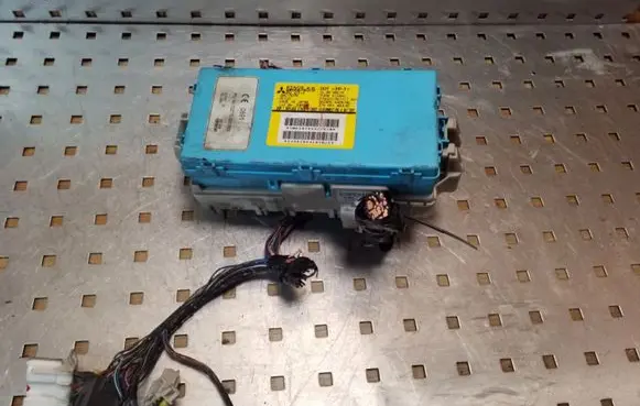 Mitsubishi Grandis Comfort/convenience module MR587655 G8C507M