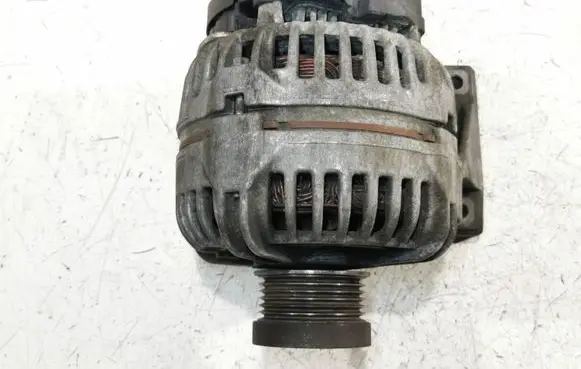Volvo V70 Generator/alternator 30667787 0124525060