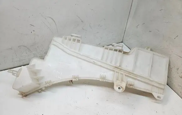 Peugeot 5008 II Windshield washer fluid reservoir/tank 9826400780