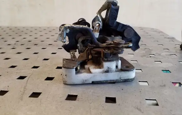 Opel Frontera A Rear door lock