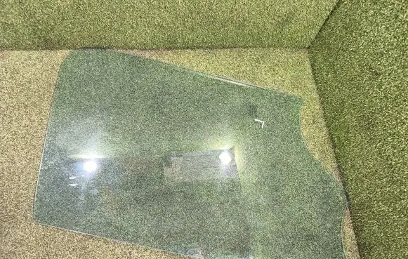 Renault Master III Front door window/glass (coupe) DOT682AS2M3232 43R001583 E143R001583