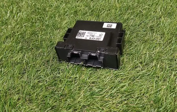 Chevrolet Cruze II Parking PDC control unit/module 13517788 F00H01738