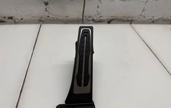 BMW XM Accelerator throttle pedal 6889820