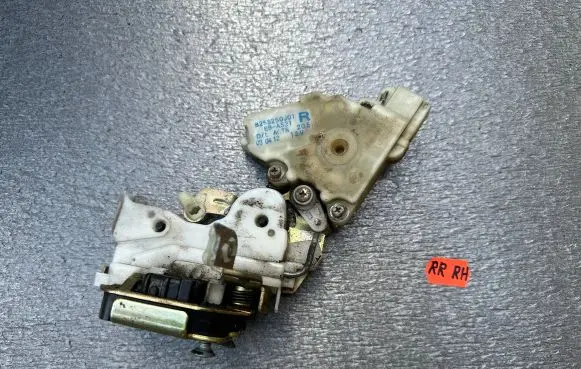 Nissan Terrano Rear door lock 8255250J01 825020F615