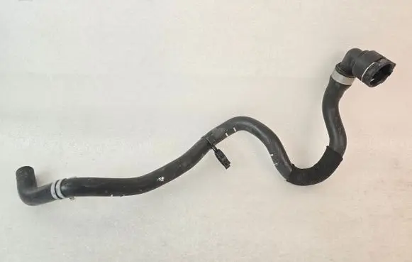 Volvo XC40 Engine coolant pipe/hose 32339470