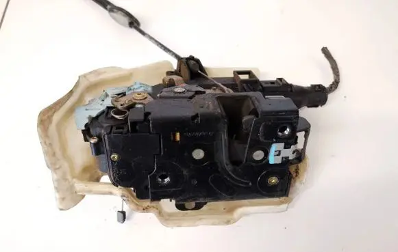 Skoda Octavia Mk2 (1Z) Front door lock