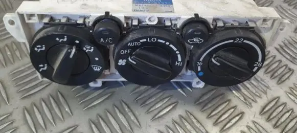 Toyota Avensis T220 Climate control unit 5590005090 55900-05090