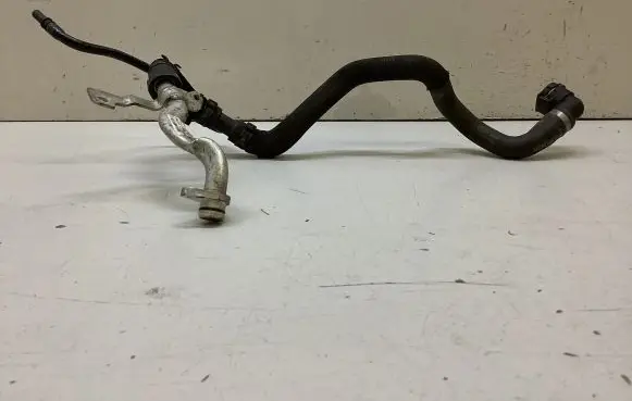 Land Rover Discovery 5 Engine coolant pipe/hose HPLA8C202