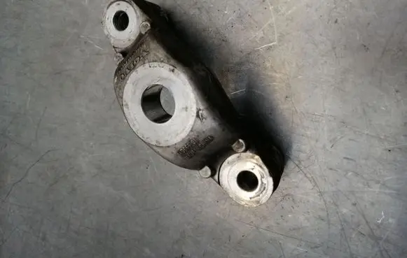 Volvo XC90 Front lower control arm/wishbone 31360700