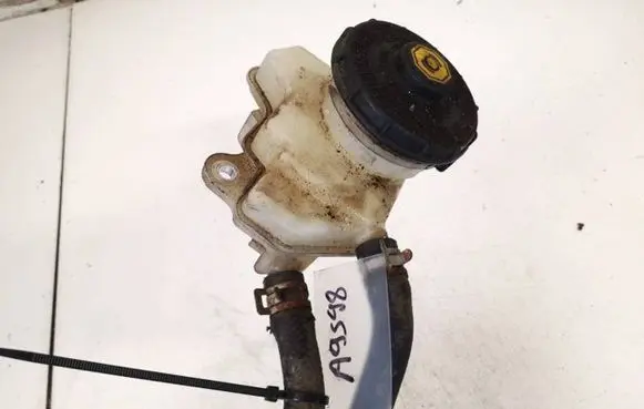 Brake fluid reservoir