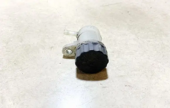 Honda CR-V Brake fluid reservoir 