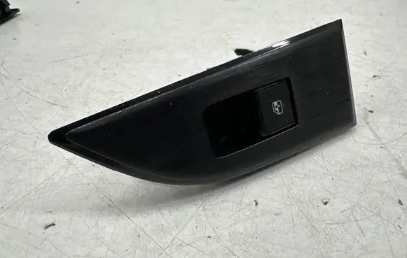 Nissan Qashqai J12 Electric window control switch
