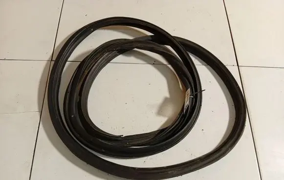 KIA Sorento Trunk rubber seal (body) 