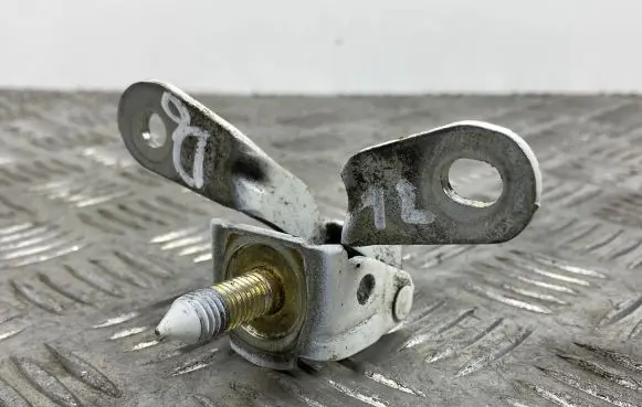 Jeep Grand Cherokee Tailgate/trunk/boot hinge