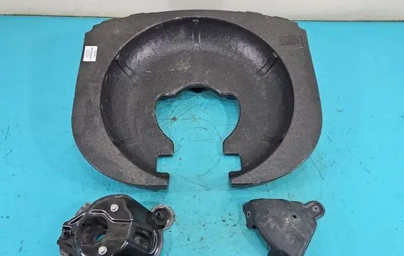 Other engine bay part