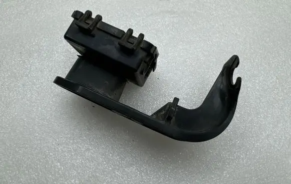 BMW i3 Other engine bay part 53210310 6851906 PA66GF30