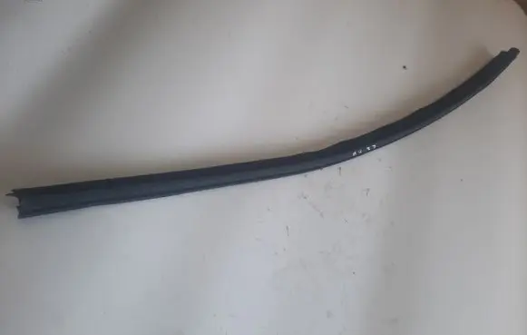 Audi A3 S3 8V Rubber seal front door window/glass 8V5837479