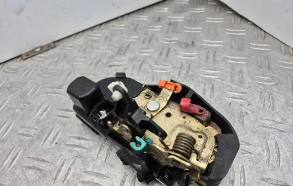 Chrysler 300 - 300C Front door lock 1716K GL15