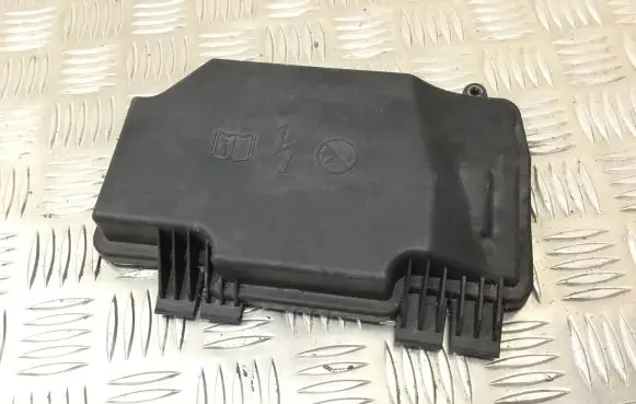 Mercedes-Benz E W238 Fuse box cover A2055402428