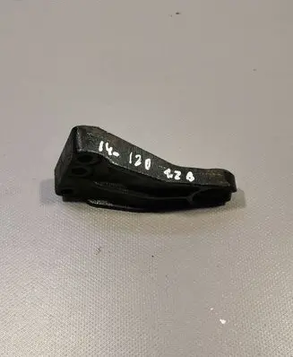Hyundai i20 (PB PBT) Engine mount bracket