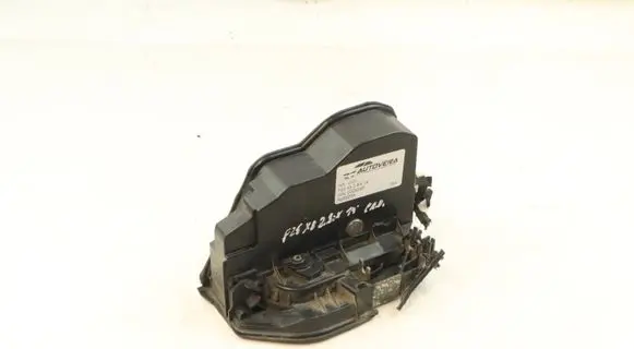 BMW X3 F25 Front door lock 7318416 1120085