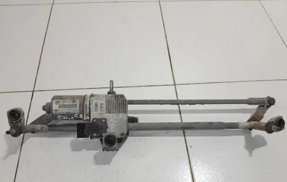Volkswagen Tiguan Front wiper linkage and motor 5N2955119