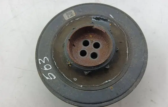 Toyota Avensis T270 Crankshaft pulley 18495010