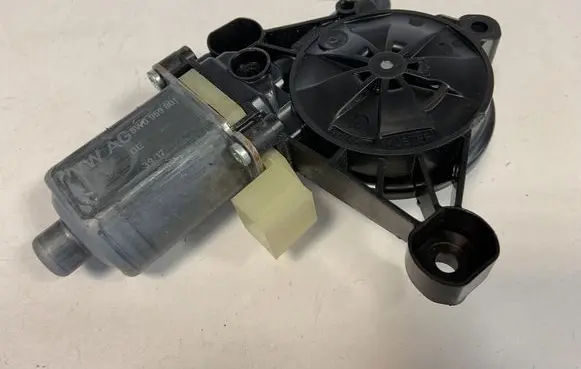 Audi A5 Rear door window regulator motor 8W0959801