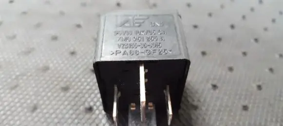 Volkswagen Golf IV Other relay 95VW10K705CA 7M0951253A