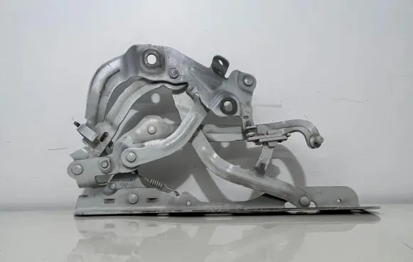 Audi TT TTS RS Mk3 8S Engine bonnet/hood hinges 8S0823302D