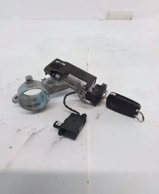 Opel Insignia A Ignition lock 13500549 135005498