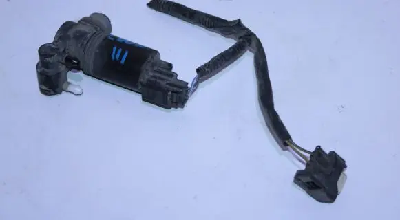Ford Fiesta Windscreen/windshield washer pump 8A61-17K624-AA