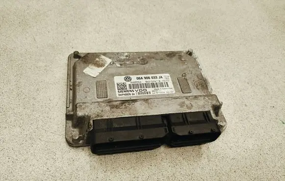 Volkswagen Golf VI Engine control unit/module 06A906033JA 5WP4082604