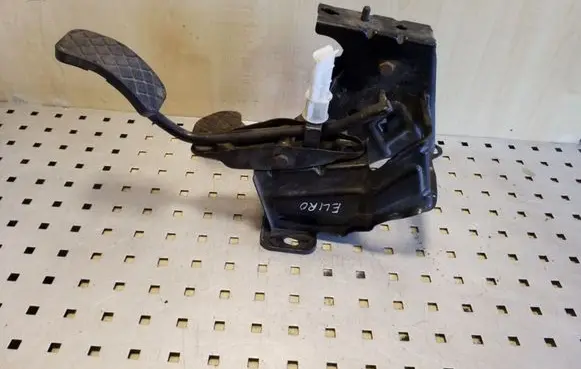 Audi A3 S3 8L Pedal assembly 